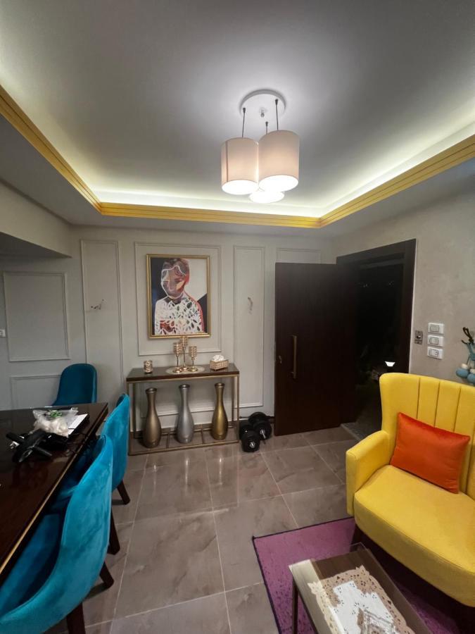 Luxury Flat With Garden And Private Entrance شقة فاخرة بحديقة و مدخل خاص カイロ エクステリア 写真