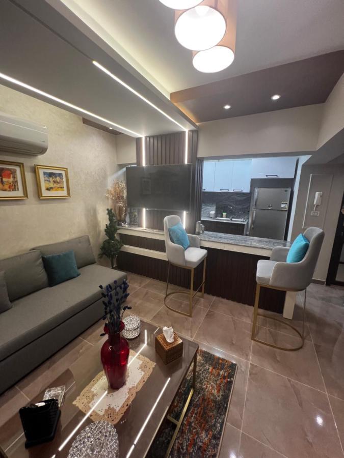 Luxury Flat With Garden And Private Entrance شقة فاخرة بحديقة و مدخل خاص カイロ エクステリア 写真