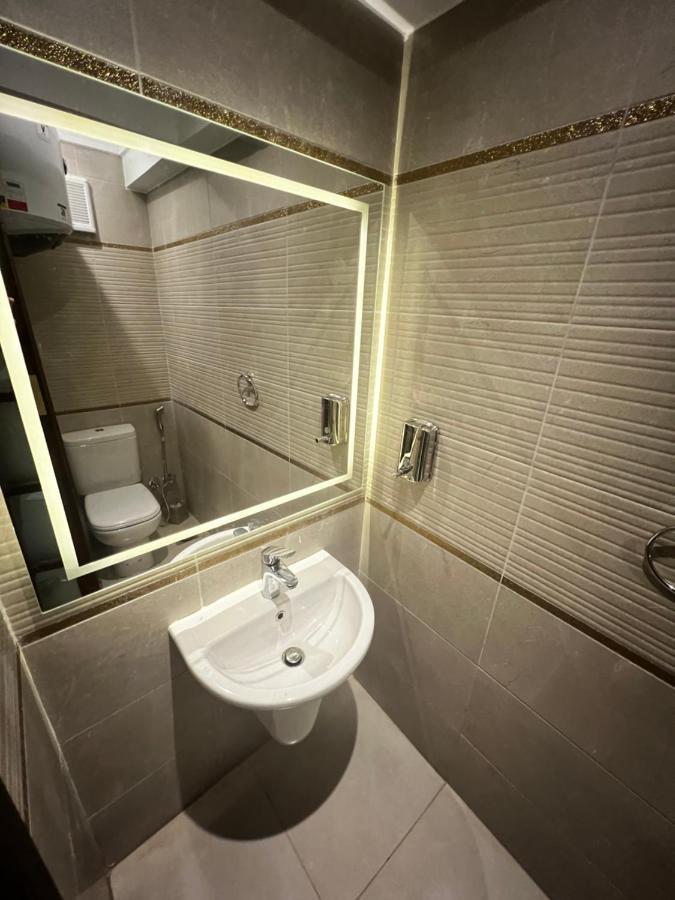 Luxury Flat With Garden And Private Entrance شقة فاخرة بحديقة و مدخل خاص カイロ エクステリア 写真