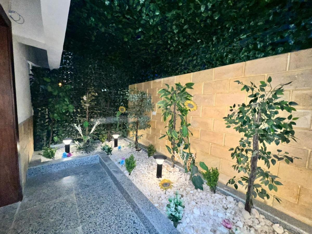 Luxury Flat With Garden And Private Entrance شقة فاخرة بحديقة و مدخل خاص カイロ エクステリア 写真